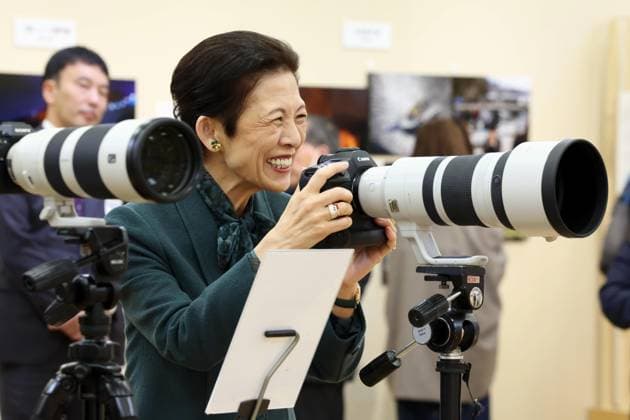 Japan Princess Hisako Japanese Princess Hisako tries out a professional camera at a news photo exhibition in Tokyo on Dec. 17, 2025. (Pool photo)  A14AA0005123384P