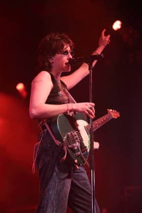 Mikaela Mullaney Straus alias King Princess bei einem Konzert im Astra Kulturhaus in Berlin, 17. Dezember 2025. King Princess Konzert Berlin