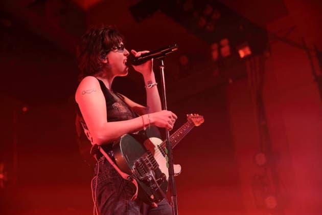 Mikaela Mullaney Straus alias King Princess bei einem Konzert im Astra Kulturhaus in Berlin, 17. Dezember 2025. King Princess Konzert Berlin