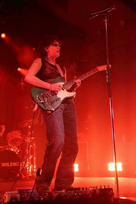 Mikaela Mullaney Straus alias King Princess bei einem Konzert im Astra Kulturhaus in Berlin, 17. Dezember 2025. King Princess Konzert Berlin