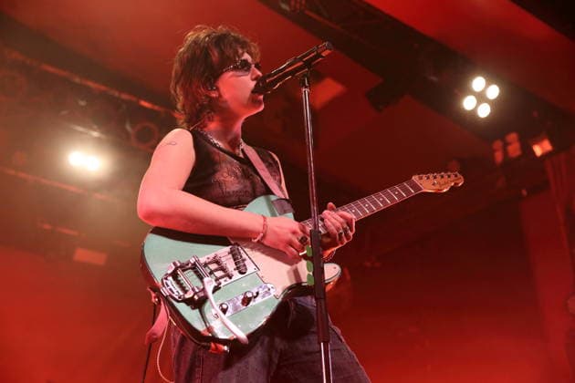 Mikaela Mullaney Straus alias King Princess bei einem Konzert im Astra Kulturhaus in Berlin, 17. Dezember 2025. King Princess Konzert Berlin