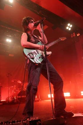 Mikaela Mullaney Straus alias King Princess bei einem Konzert im Astra Kulturhaus in Berlin, 17. Dezember 2025. King Princess Konzert Berlin