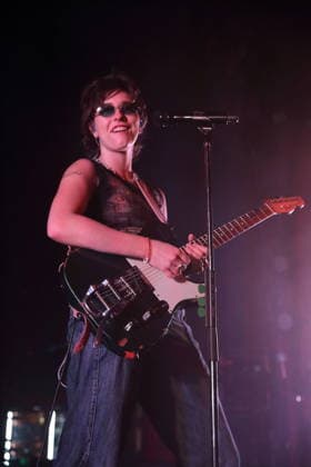 Mikaela Mullaney Straus alias King Princess bei einem Konzert im Astra Kulturhaus in Berlin, 17. Dezember 2025. King Princess Konzert Berlin