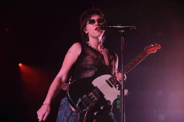 Mikaela Mullaney Straus alias King Princess bei einem Konzert im Astra Kulturhaus in Berlin, 17. Dezember 2025. King Princess Konzert Berlin