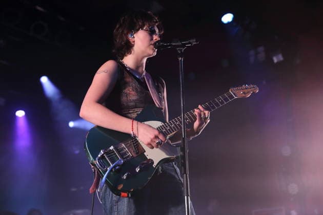 Mikaela Mullaney Straus alias King Princess bei einem Konzert im Astra Kulturhaus in Berlin, 17. Dezember 2025. King Princess Konzert Berlin