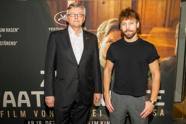 abb: Sergei Loznitsa ist ein ukrainischer Filmregisseur mit Alexander Alexandrowitsch Kusnezow ist ein ukrainisch-russischer Filmschauspieler zu Gast auf dem roten Teppich bei der Berlin Premiere des Kino Films Zwei Staatsanwälte Staatsanwaelte im Cinema Paris Berlin am 17.12.2025 in Berlin Berlin Deutschland