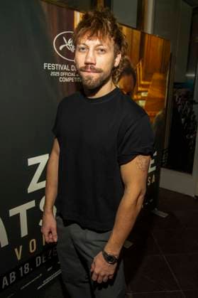 abb: Alexander Alexandrowitsch Kusnezow ist ein ukrainisch-russischer Filmschauspieler zu Gast auf dem roten Teppich bei der Berlin Premiere des Kino Films Zwei Staatsanwälte Staatsanwaelte im Cinema Paris Berlin am 17.12.2025 in Berlin Berlin Deutschland