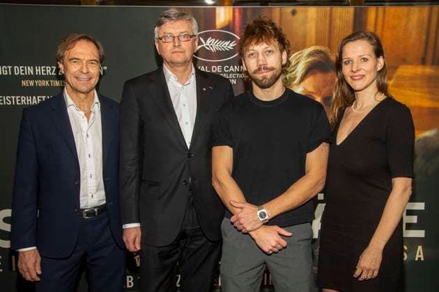 abb: Gunnar Dedio, Sergei Loznitsa, Alexander Alexandrowitsch Kusnezow und Dr. Regina Bouchehri zu Gast auf dem roten Teppich bei der Berlin Premiere des Kino Films Zwei Staatsanwälte Staatsanwaelte im Cinema Paris Berlin am 17.12.2025 in Berlin Berlin Deutschland