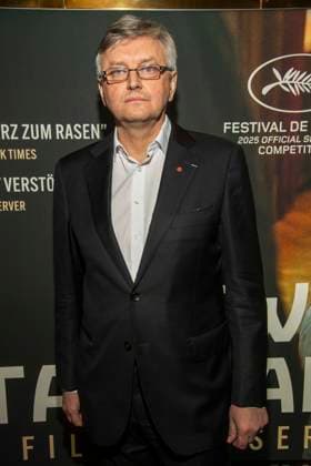 abb: Sergei Loznitsa ist ein ukrainischer Filmregisseur und Drehbuchautor zu Gast auf dem roten Teppich bei der Berlin Premiere des Kino Films Zwei Staatsanwälte Staatsanwaelte im Cinema Paris Berlin am 17.12.2025 in Berlin Berlin Deutschland