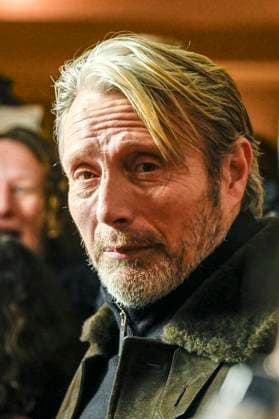 abb: Mads Dittmann Mikkelsen daenischer Schauspieler auf dem roten Teppich bei der Berliner Film Premiere von Therapie fuer Wikinger im Kino Delphi Filmpalast Berlin am 17.12.2025 Berlin Deutschland