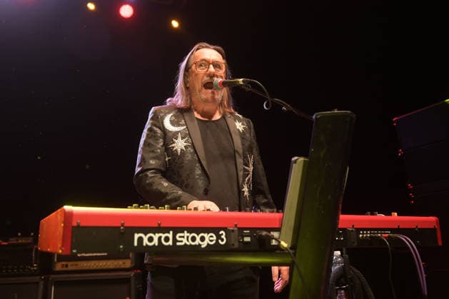 Slade performing at Shepherd™s Bush Empire LONDON, ENGLAND - DECEMBER 17: Russell Keefe of ™Slade™ performing at Shepherd™s Bush Empire on December 17, 2025 in London, England. CAP MAR MAR Great Britain Copyright: xMartinxHarris CapitalxPicturesx