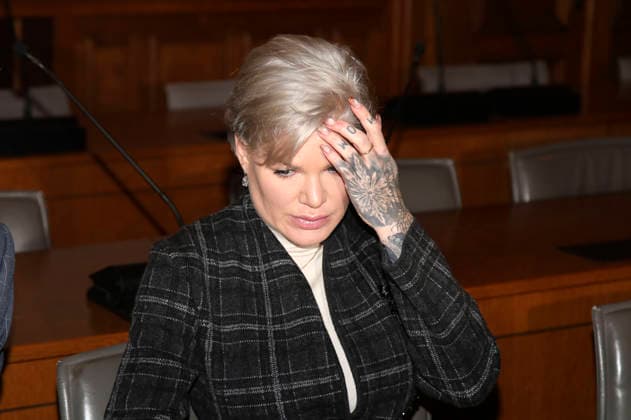 Melanie Müller beim Berufungsprozess wegen Verwendens von Kennzeichen verfassungswidriger und terroristischer Organisationen im Amtsgericht Leipzig. Leipzig, 18.12.2025