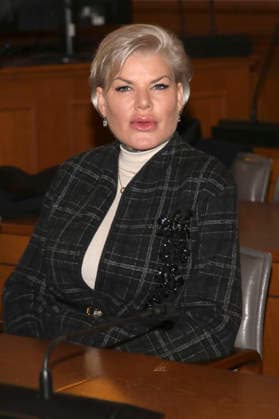 Melanie Müller beim Berufungsprozess wegen Verwendens von Kennzeichen verfassungswidriger und terroristischer Organisationen im Amtsgericht Leipzig. Leipzig, 18.12.2025