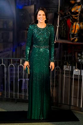 cntv: HRH Catherine, Princess of Wales, GCVO, CH, Catherine Fuerstin von Wales steht als neue Figur im Hamburger Wachsfigurenkabinett, dem Panoptikum auf der Reeperbahn auf St.Pauli Die Nachbildung auis Wachs von Catherine, Prinzessin von Wales am 18.12.2025 in Hamburg Hamburg Deutschland