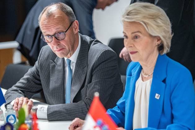 News Bilder des Tages BRUSSELS German Chancellor Friedrich Merz and European Council President Ursula von der Leyen at the start of the migration-themed breakfast on the first day of the EU summit. European Commission President Ursula von der Leyen stated at a previous summit that a decision must be made on financial support for Ukraine. ANP JONAS ROOSENS netherlands out - belgium out  Copyright: xx x545204721x originalFilename: 545204721.jpg