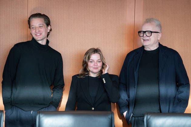 Musik-Gipfel im Bundeskanzleramt Musiker Herbert Groenemeyer; Musiker mit Annett Louisan, Musikerin und Maeckes, Musiker (von r.) im Vorfeld des Musik-Gipfels im Bundeskanzleramt zum Thema: die Folgen des Streamingmarktes für die Musikschaffenden , Berlin , 18.12.2025 Berlin Berlin Deutschland
