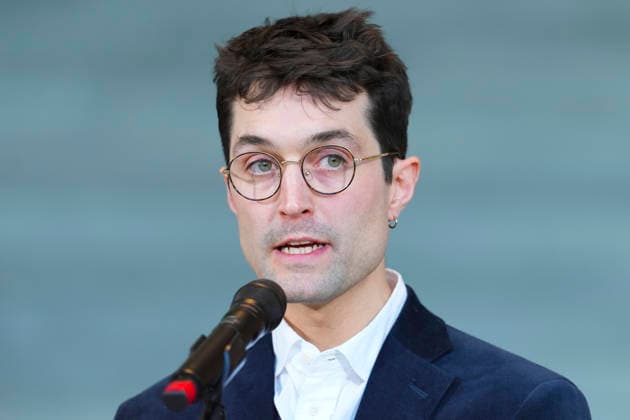 Pressekonferenz zum Musikgipfel im Kanzleramt Christopher Annen im Portrait bei der Pressekonferenz nach dem Musikgipfel im Kanzleramt, Berlin, 18.12.2025 Berlin Berlin Deutschland