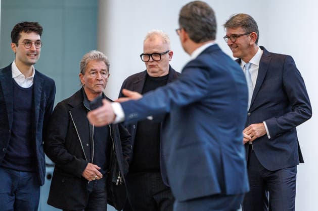 Bundeskabinett Peter Maffay und Herbert Groenemeyer beim Musikgipfel mit Wolfram Weimer Beauftragter der Bundesregierung für Kultur und Medien, am 18.12.25 im Bundeskanzleramt Berlin. Berlin Berlin Deutschland Bundeskanzleramt