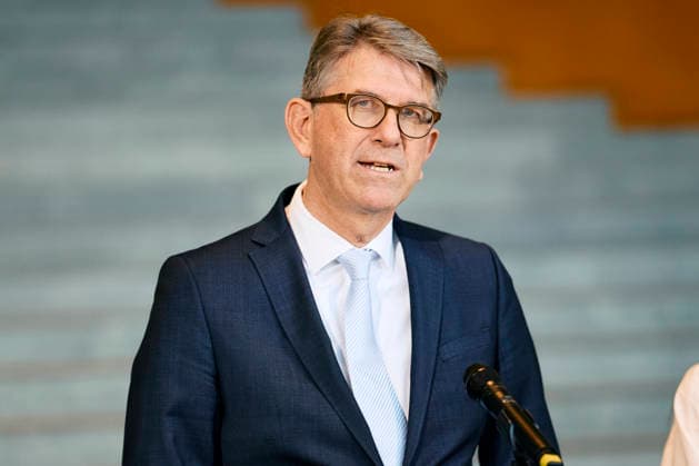 Wolfram Weimer, Staatsminister fuer Kultur und Medien, gibt eine Pressestatement gemeinsam Balbina, Hauptsprecherin Akademie fuer Populaere Musik (nicht im Bild) in Berlin, 18.12.2025. Berlin Deutschland Copyright: xSebastianxRaux