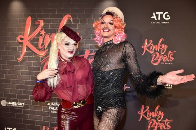 PREMIERE VON ãKINKY BOOTS Ð THE MUSICALÒ Sheila Wolf mit Gloria Viagra, Trvestiekünstler PREMIERE VON ãKINKY BOOTS Ð THE MUSICALÒ im Berliner Admiralspalast in Berlin am 18.12.2025