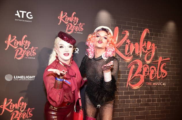 PREMIERE VON ãKINKY BOOTS Ð THE MUSICALÒ Sheila Wolf mit Gloria Viagra, Trvestiekünstler PREMIERE VON ãKINKY BOOTS Ð THE MUSICALÒ im Berliner Admiralspalast in Berlin am 18.12.2025