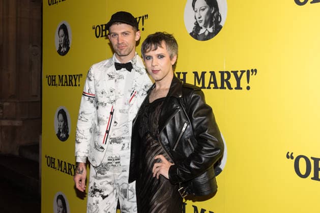 December 18, 2025, London, England, United Kingdom: SAM PINKLETON (L) and COLE ESCOLA attend Oh, Mary! opening night premiere at the Trafalgar Theatre. London United Kingdom - ZUMAs371 20251218_zip_s371_033 Copyright: xWiktorxSzymanowiczx
