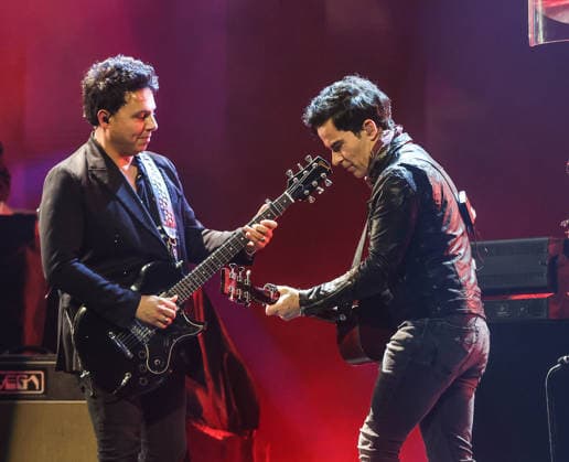 The Stereophonics performing at The O2 Arena on their Winter Arena Tour 18th December 2025 Adam Zindani and Kelly Jones of The Stereophonics performing at The O2 Arena on their Winter Arena Tour London, United Kingdom 18th December 2025, Credit:Ray Hill Avalon  Copyright: xRayxHillx xAvalonx 1060254906
