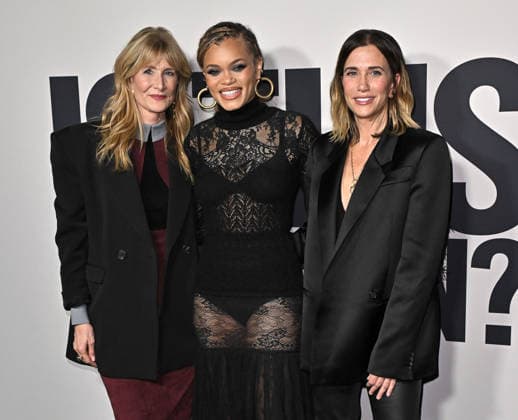 Searchlight Pictures™ ˜Is This Thing On?™ Premiere Laura Dern, Andra Day and Kristen Wiig arriving at Searchlight Pictures™ Is This Thing On? Los Angeles premiere held at Vidiots on December 18, 2025 in Los Angeles, CA. Los Angeles Vidiots California USA Copyright: xStarbuck xAFF-USA.COMx