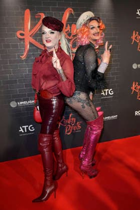 Sheila Wolf und Gloria Viagra bei der Premiere des Musicals Kinky Boots - The Musical im Admiralspalast. Berlin, 18.12.2025