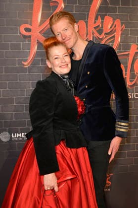 Enie van de Meiklokjes mit Ehemann Tobias Staerbo bei der Premiere des Musicals Kinky Boots - The Musical im Admiralspalast. Berlin, 18.12.2025