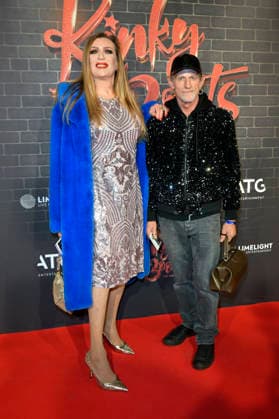Chantal Lehner mit Begleitung bei der Premiere des Musicals Kinky Boots - The Musical im Admiralspalast. Berlin, 18.12.2025