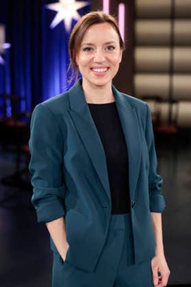 Carina Raddatz bei der Aufzeichnung der WDR-Talkshow Kölner Treff im WDR Studio BS 3. Köln, 18.12.2025