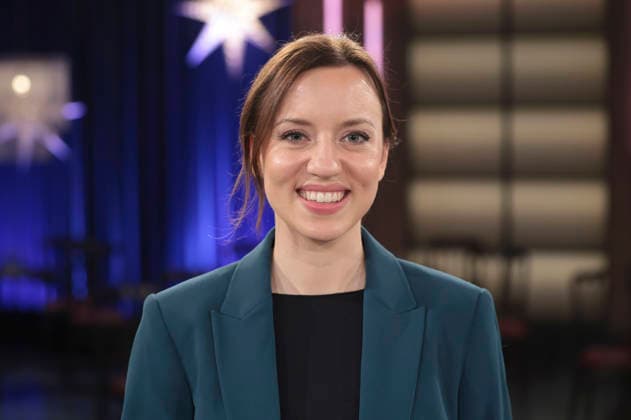 Carina Raddatz bei der Aufzeichnung der WDR-Talkshow Kölner Treff im WDR Studio BS 3. Köln, 18.12.2025