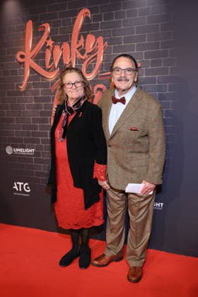 18.12.2025, Produzent Ron Fierstein mit Ehefrau Dorcy Riegel, Premiere von Kinky Boots - The Musical, Admiralspalast, Berlin, Berlin