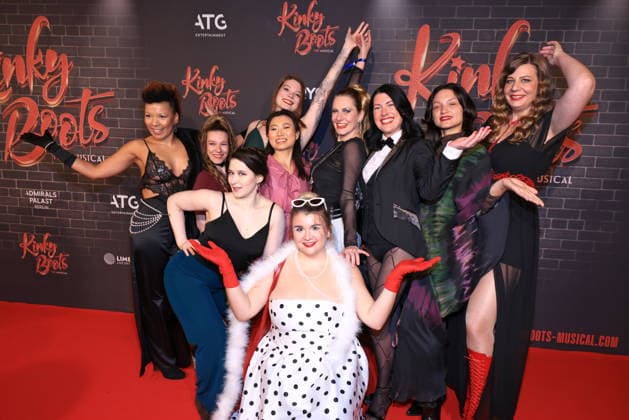 18.12.2025, Die Berlin Burlesque Academy, Premiere von Kinky Boots - The Musical, Admiralspalast, Berlin, Berlin