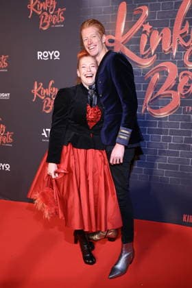 18.12.2025, Enie van de Meiklokjes und Tobias St¾rbo, Premiere von Kinky Boots - The Musical, Admiralspalast, Berlin, Berlin