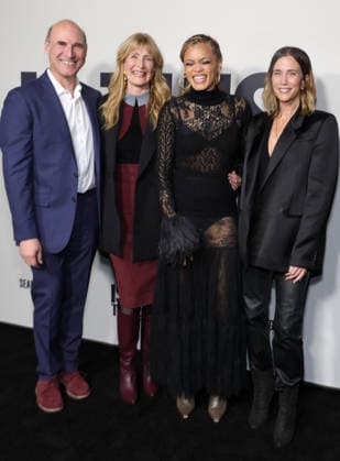 18 December 2025 - Los Angeles, California - Matthew Greenfield, Laura Dern, Andra Day, Kristen Wiig Los Angeles Premiere Of Searchlight Pictures Is This Thing On? held at Vidiots.in Los Angeles. Los Angeles USA - ZUMAa123 20251218_zaa_a123_037 Copyright: xADx