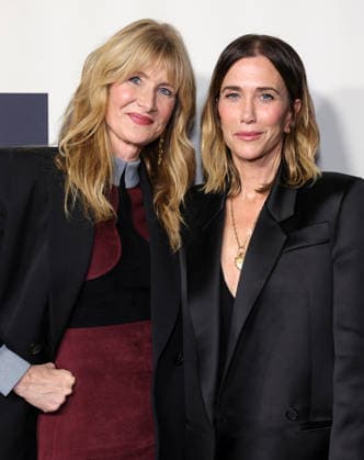 December 18, 2025 Los Angeles, California Laura Dern, Kristen Wiig Los Angeles Premiere Of Searchlight Pictures Is This Thing On held at Vidiots in Los Angeles Photo Credit AdMedia 451650 2025 12 18 CA Los Angeles Etats Unis  Copyright: xAdMediax STAR_451650_017