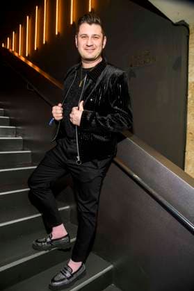 abb: Sebastian Rätzel Raetzel von The Baseballs auf dem roten Teppich zu Gast bei der Premiere von Kinky Boots - The Musical im Admiralspalast am 18.12.2025 in Berlin Berlin Deutschland