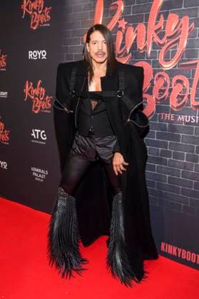 abb: Jorge Gonzalez auf dem roten Teppich zu Gast bei der Premiere von Kinky Boots - The Musical im Admiralspalast am 18.12.2025 in Berlin Berlin Deutschland