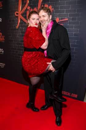 abb: Gisa Flake und Knud Riepen auf dem roten Teppich zu Gast bei der Premiere von Kinky Boots - The Musical im Admiralspalast am 18.12.2025 in Berlin Berlin Deutschland