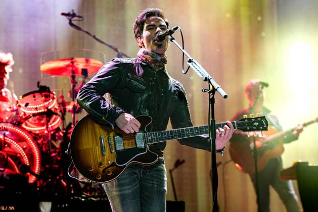 Stereophonics Play The O2 Arena in London, UK - 18 Dec 2025 Kelly Jones of The Stereophonics seen performing live on stage at The O2 Arena. Stereophonics played The O2 Arena 18th December 2025 As the last date in their Winter Arena Tour . Stereophonics are Kelly Jones, Richard Jones, Adam Zindani and Jamie Morrison London United Kingdom Copyright: xBonniexBritainx xSOPAxImagesx STP09299