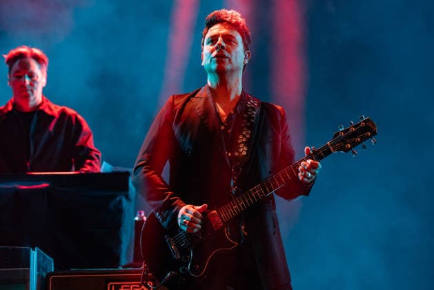 Stereophonics Play The O2 Arena in London, UK - 18 Dec 2025 Adam Zindani of Stereophonics performs live on stage at The O2 Arena. Stereophonics played The O2 Arena 18th December 2025 As the last date in their Winter Arena Tour . Stereophonics are Kelly Jones, Richard Jones, Adam Zindani and Jamie Morrison London United Kingdom Copyright: xBonniexBritainx xSOPAxImagesx STP09442