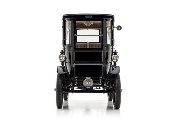 One of first ever electric cars – made 113 years ago – set to sell for £375,000 Story from Jam Press (First Electric Car) Pictured: The restored Baker Electric Model V, built in 1912. One of first ever electric cars – made 113 years ago – set to sell for £375,000 One of the first ever electric cars is set to sell for £375,000. The restored Baker Electric Model V, built in 1912, is heading to auction. It’s widely regarded as one of the finest early electric cars ever produced. The car being offered is a Model V four-passenger Special Extension Coupe, one of the last and most desirable enclosed Baker designs. It features elegant, lightweight aluminium bodywork, a style discontinued shortly after, as reported by Luxury Auto News. Power Copyright: xJamxPress CourtesyxofxRMxSotheby s