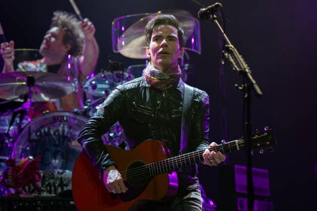 Stereophonics Play The O2 Arena in London, UK - 18 Dec 2025 Kelly Jones of The Stereophonics seen performing live on stage at The O2 Arena. Stereophonics played The O2 Arena 18th December 2025 As the last date in their Winter Arena Tour . Stereophonics are Kelly Jones, Richard Jones, Adam Zindani and Jamie Morrison London United Kingdom Copyright: xBonniexBritainx xSOPAxImagesx STP09581