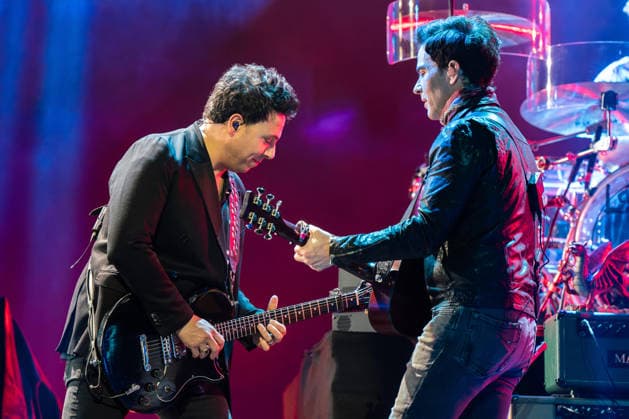 December 18, 2025, London, United Kingdom: Adam Zindani and Kelly Jones of Stereophonics perform live on stage at The O2 Arena. Stereophonics played The O2 Arena 18th December 2025 As the last date in their Winter Arena Tour . Stereophonics are Kelly Jones, Richard Jones, Adam Zindani and Jamie Morrison London United Kingdom - ZUMAs197 20251218_aaa_s197_412 Copyright: xBonniexBritainx