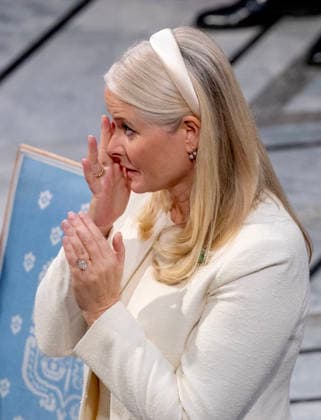 Princess Mette-Marit of Norway, who has suffered from a chronic illness for years, is preparing for a lung transplant, her doctor has announced. He considers her condition very serious. This is another setback for Mette-Marit of Norway. The princess, who has been ill for years, revealed in 2018 that she suffers from pulmonary fibrosis, a disease that has worsened and causes her daily pain. After a period of absence from public life to focus on treatment and rehabilitation, the princess announced on December 19 that a lung transplant is necessary. Over the past six months, I have spent most of my time in hospitals for further examinations. This fall, we began discussing a lung transplant ... . Mentally, the road to this has been long, s  Copyright: xPPEx