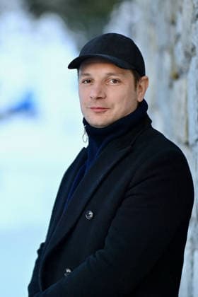 Les Arcs Film Festival - Day six. FC LES ARCS, FRANCE - DECEMBER 19 Alexis Manenti poses during Day Seven of Les Arcs Film Festival on December 19, 2025 in Les Arcs, France. Photo by Franck Castel ABACAPRESS.COM Les Arcs France  Copyright: xCastelxFranck ABACAx