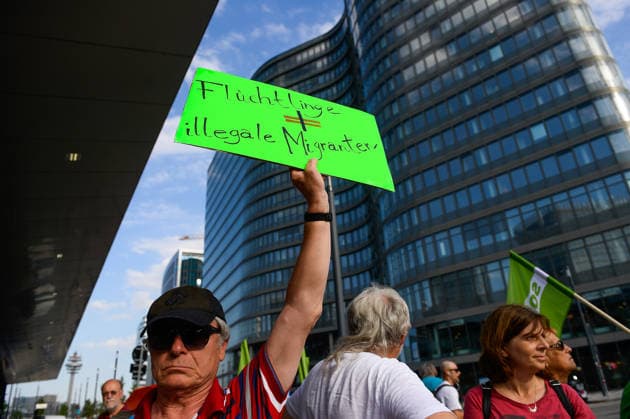 World Refugee Day in Vienna VIENNA, AUSTRIA - JUNE 20:Hundreds of people hold umbrellas as a symbol of protection for refugees during a march against the conservative right wing government Vienna, Austria on June 20, 2018. Burgenland Austria. Editorial use only. Please get in touch for any other usage.  Copyright: x2025xAnadoluxOmarxMarquesx
