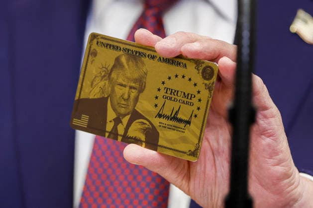 President Trump delivers remarks on lowering the prices of drugs and pharmaceuticals US President Donald Trump holds the Trump Gold Card during an event on lowering the prices of drugs and pharmaceuticals in the Roosevelt Room of the White House in Washington, DC, USA, 19 December 2025. WASHINGTON DISTRICT OF COLUMBIA United States  Copyright: xPool ABACAx